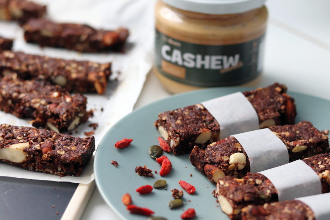 Cacao - batoane müsli cu alune și fructe rețetă fitness pentru sportivi