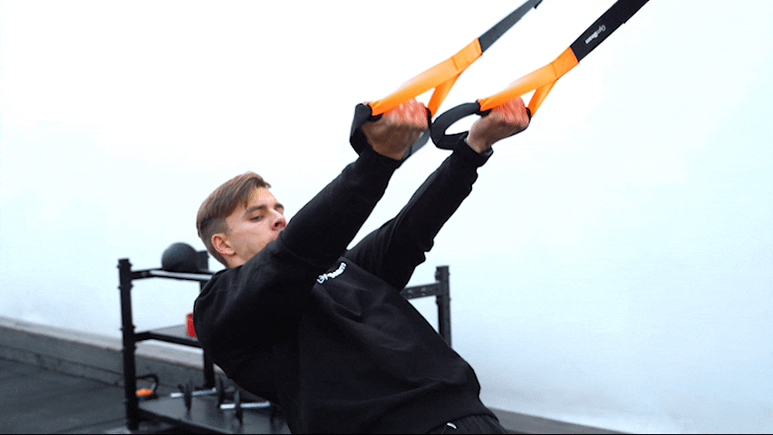 Cum se efectuează flexiile biceps cu TRX?
