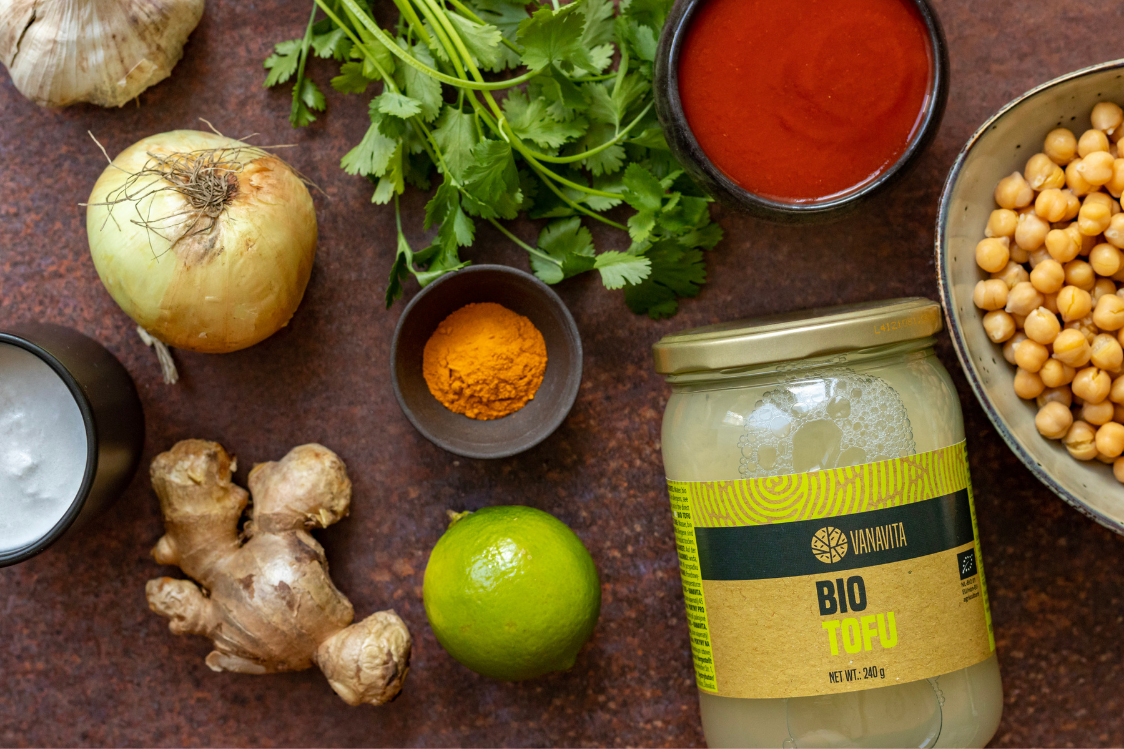 Ingrediente pentru curry cu năut și tofu