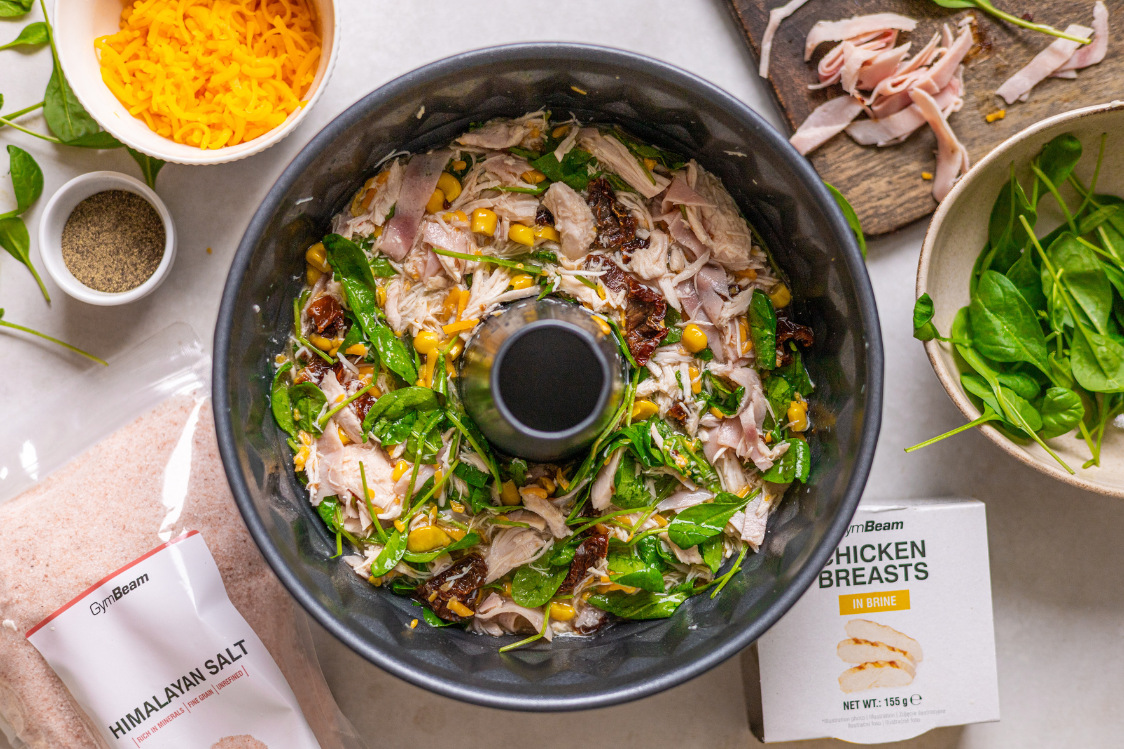 Prăjitură Bundt de pui cu spanac și brânză - Așezarea straturilor