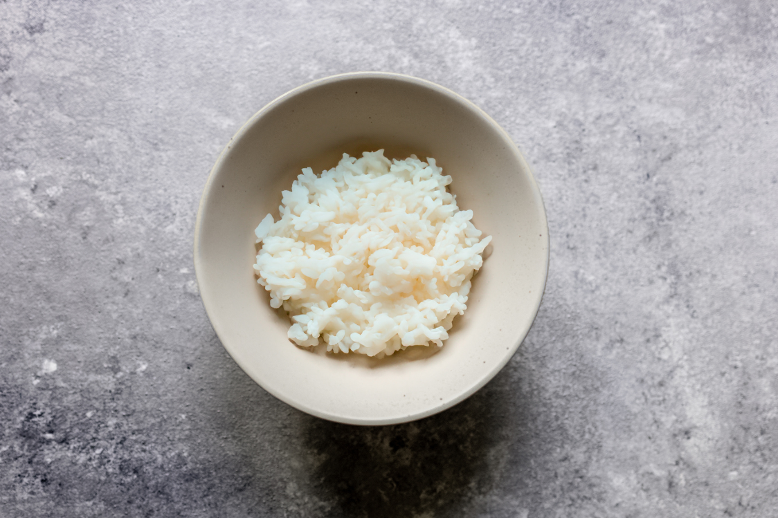 Budincă de orez cu zmeură și proteine - prepararea orezului Budincă de orez cu zmeură și proteine - prepararea orezului