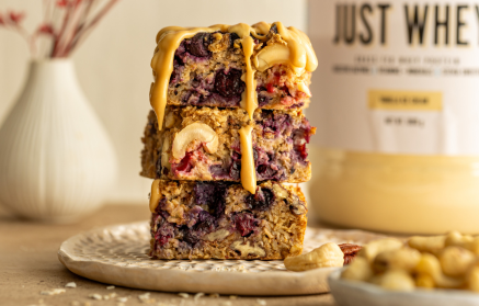 Rețetă Fitness: Felii de ovăz cu afine