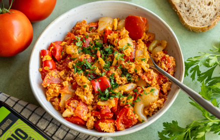 Rețetă Fitness: Tocană cu legume și ouă