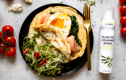 Rețetă Fitness: Clătite sărate proteice umplute cu spanac, somon și ou