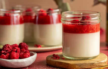 Rețetă Fitness: Panna Cotta cu nucă de cocos și zmeură