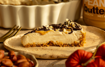 Rețetă fitness: Prăjitură de arahide și topping de ciocolată