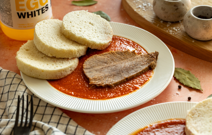 Rețetă Fitness: Sos de roșii cu carne de vită și chifle proteice