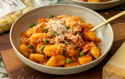 Fitness Recipe - One-Pan Gnocchi with Shredded Chicken and Tomato Sauce