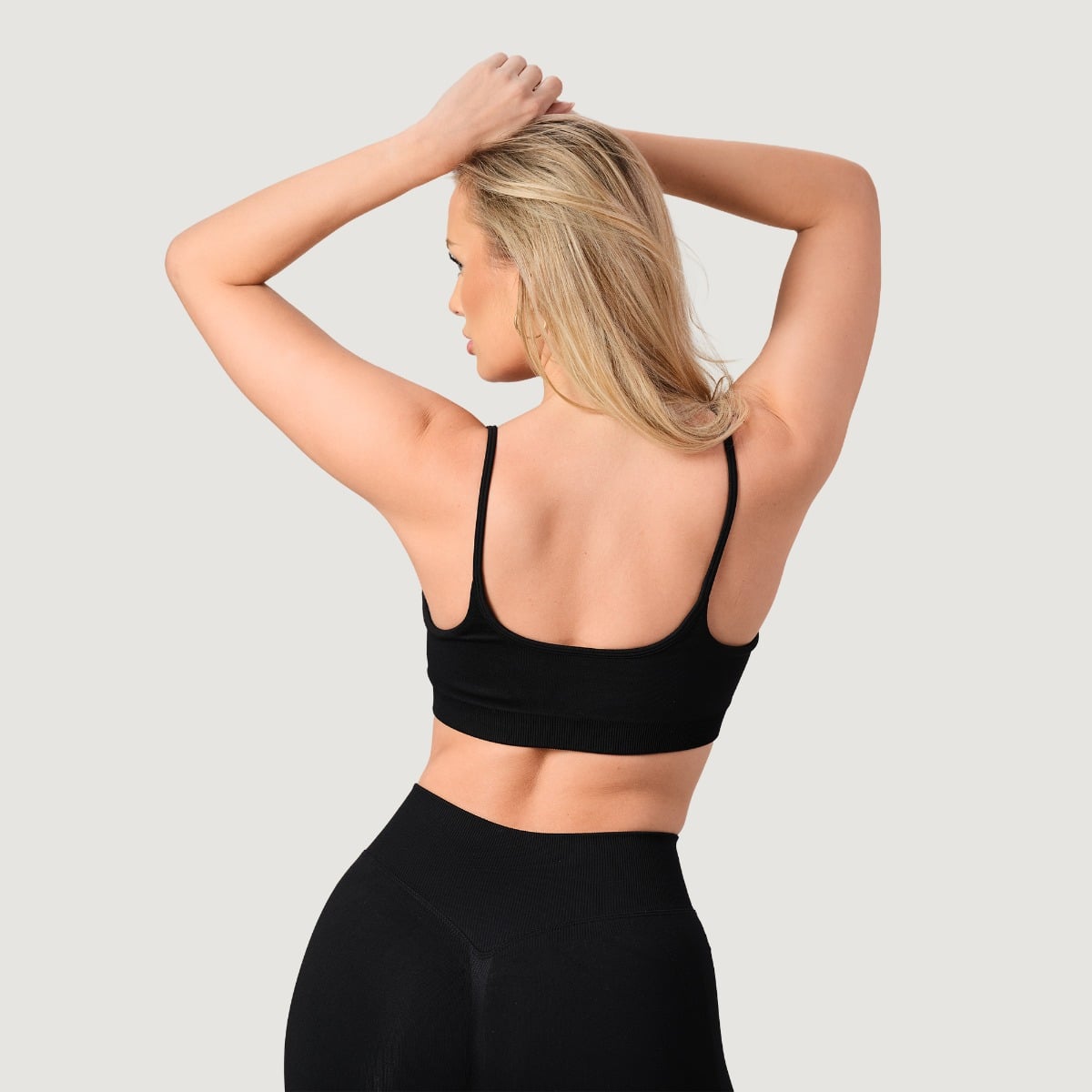 Sutien sport fără cusături NEO Black - GymBeam