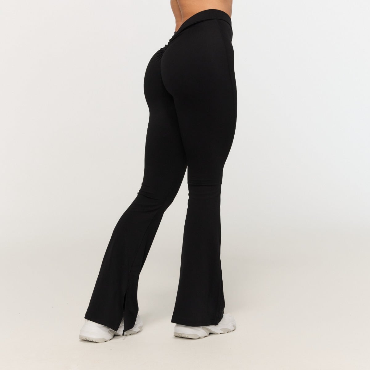 Pantaloni pentru femei V-back Fierce Black - GymBeam