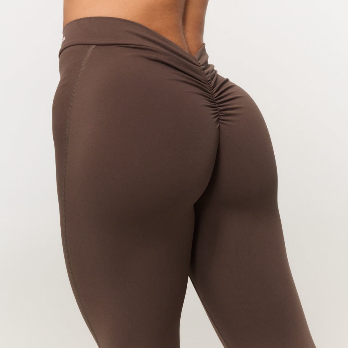 Pantaloni pentru femei V-back Fierce Cappuccino - GymBeam