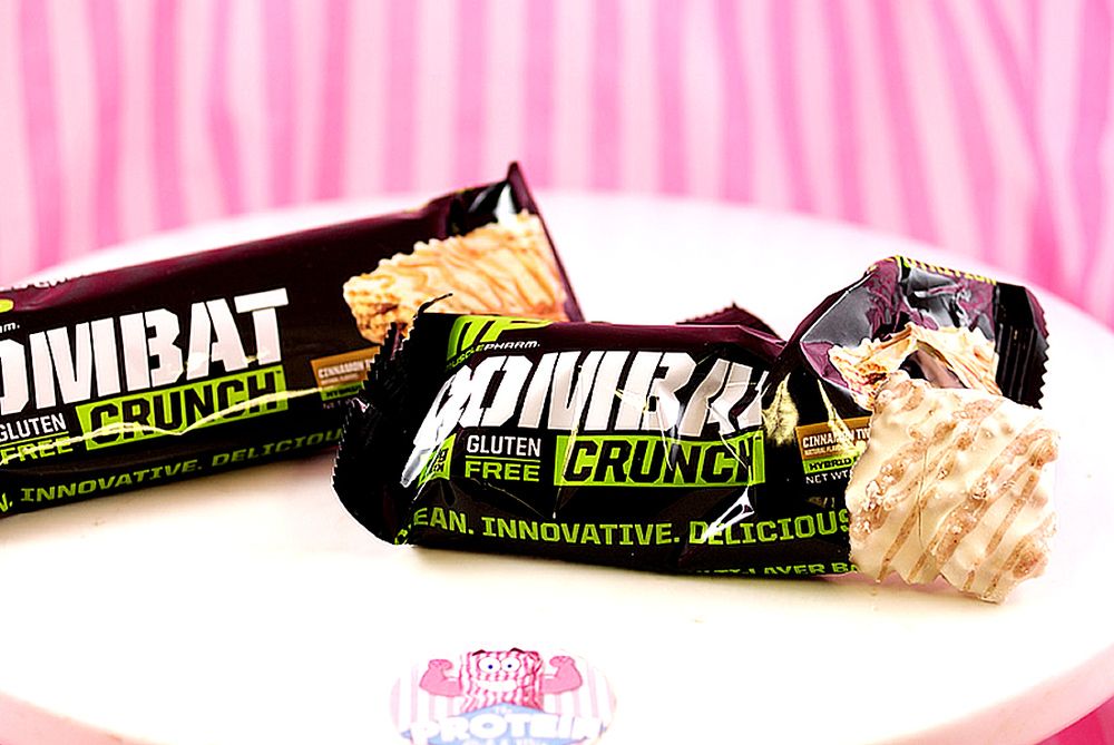 Baton proteic fără gluten - Combat Crunch